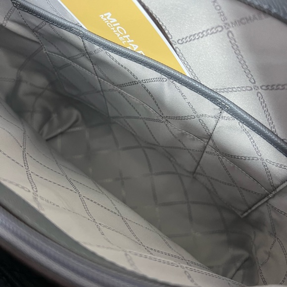 NWT MICHAEL KORS LEATHER VOYAGER EW TOTE HANDBAG - Picture 8 of 10